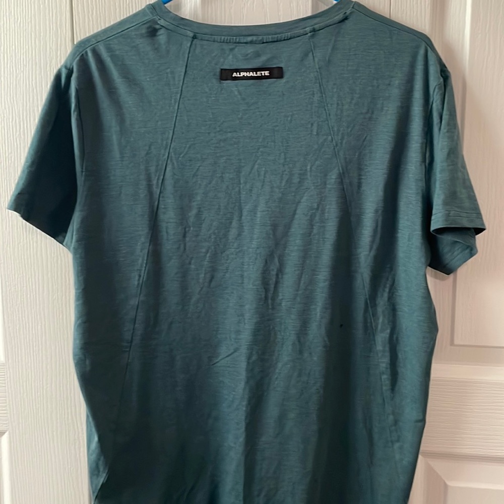 Alphalete men’s soft t-shirt. Medium
